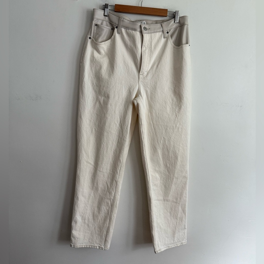 Abercrombie & Fitch Curve Love The ’90s Straight Ultra High Rise Jeans